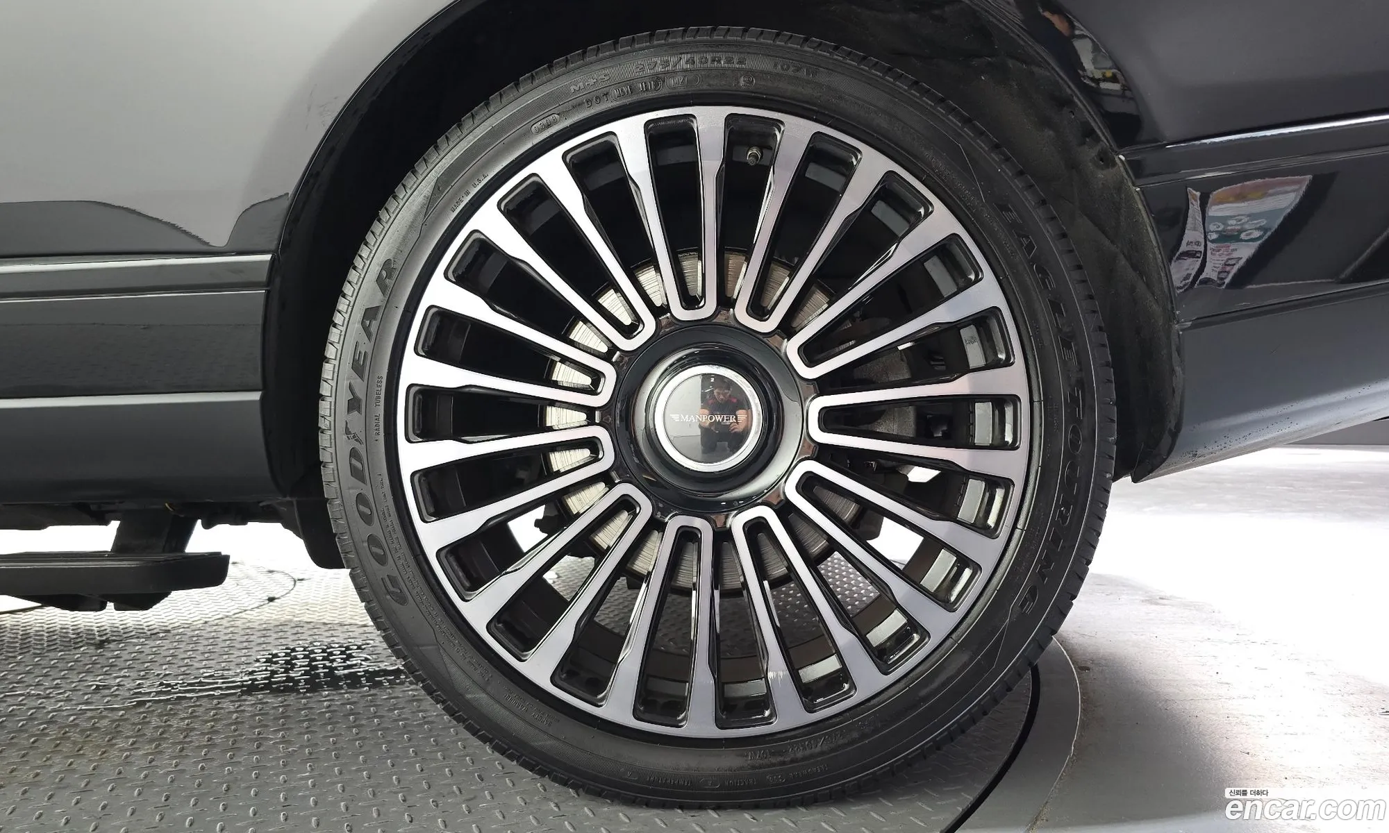 Land Rover Range Rover 2018 SALGA2BJ2JA506849 — 36