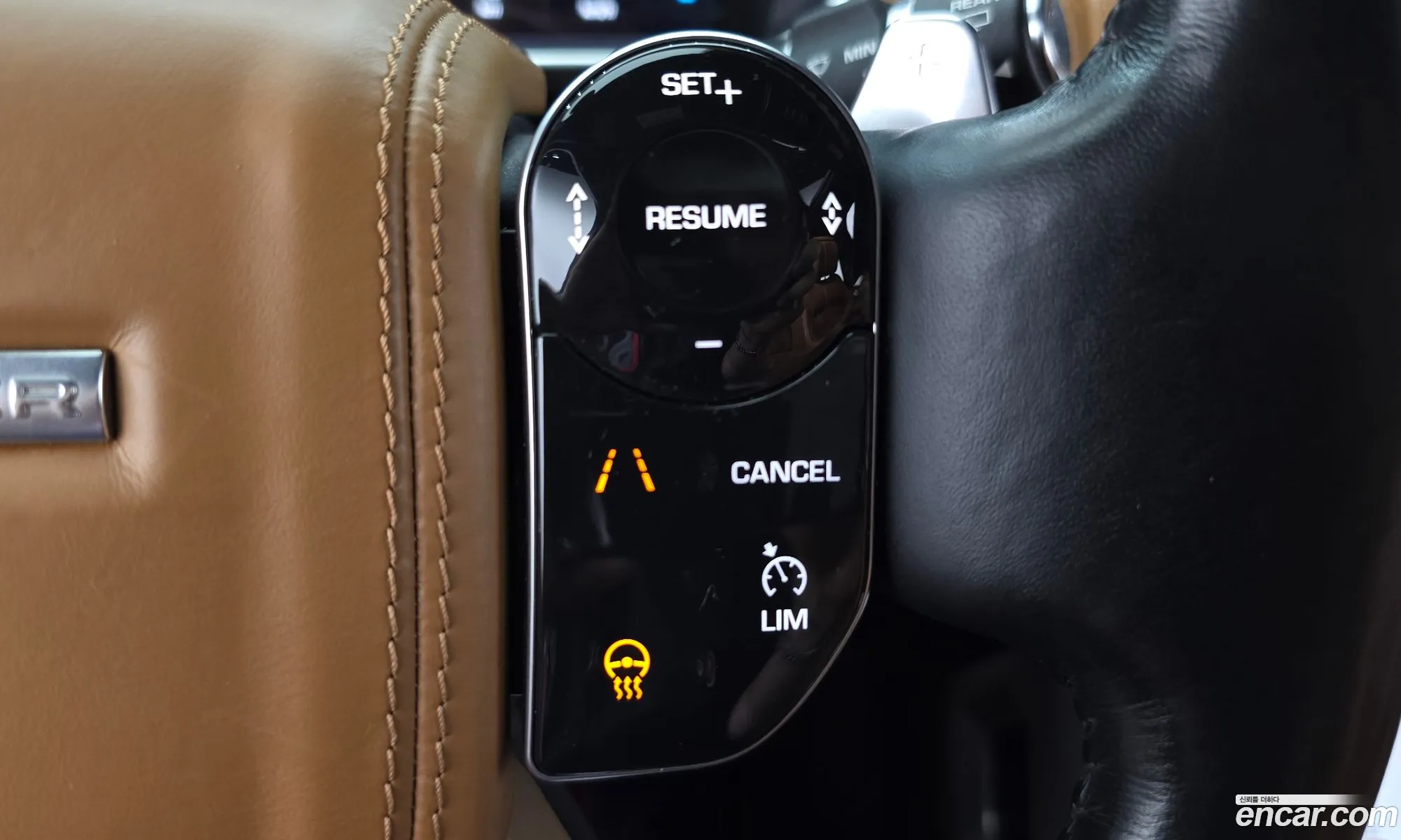 Land Rover Range Rover 2018 SALGA2BJ2JA506849 — 3
