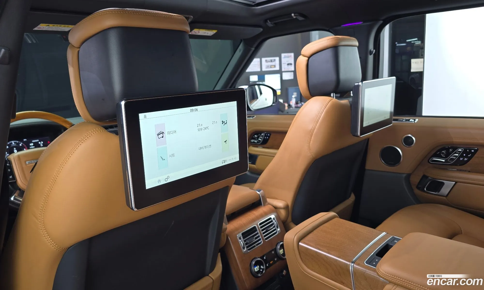 Land Rover Range Rover 2018 SALGA2BJ2JA506849 — 13