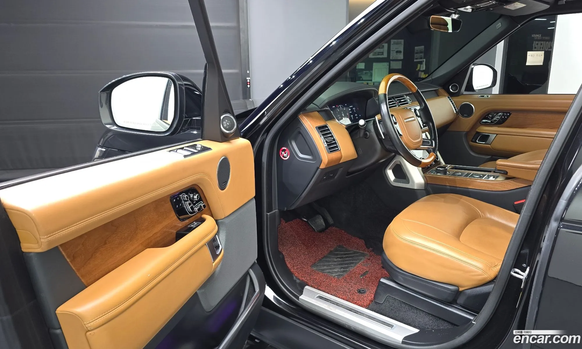 Land Rover Range Rover 2018 SALGA2BJ2JA506849 — 39