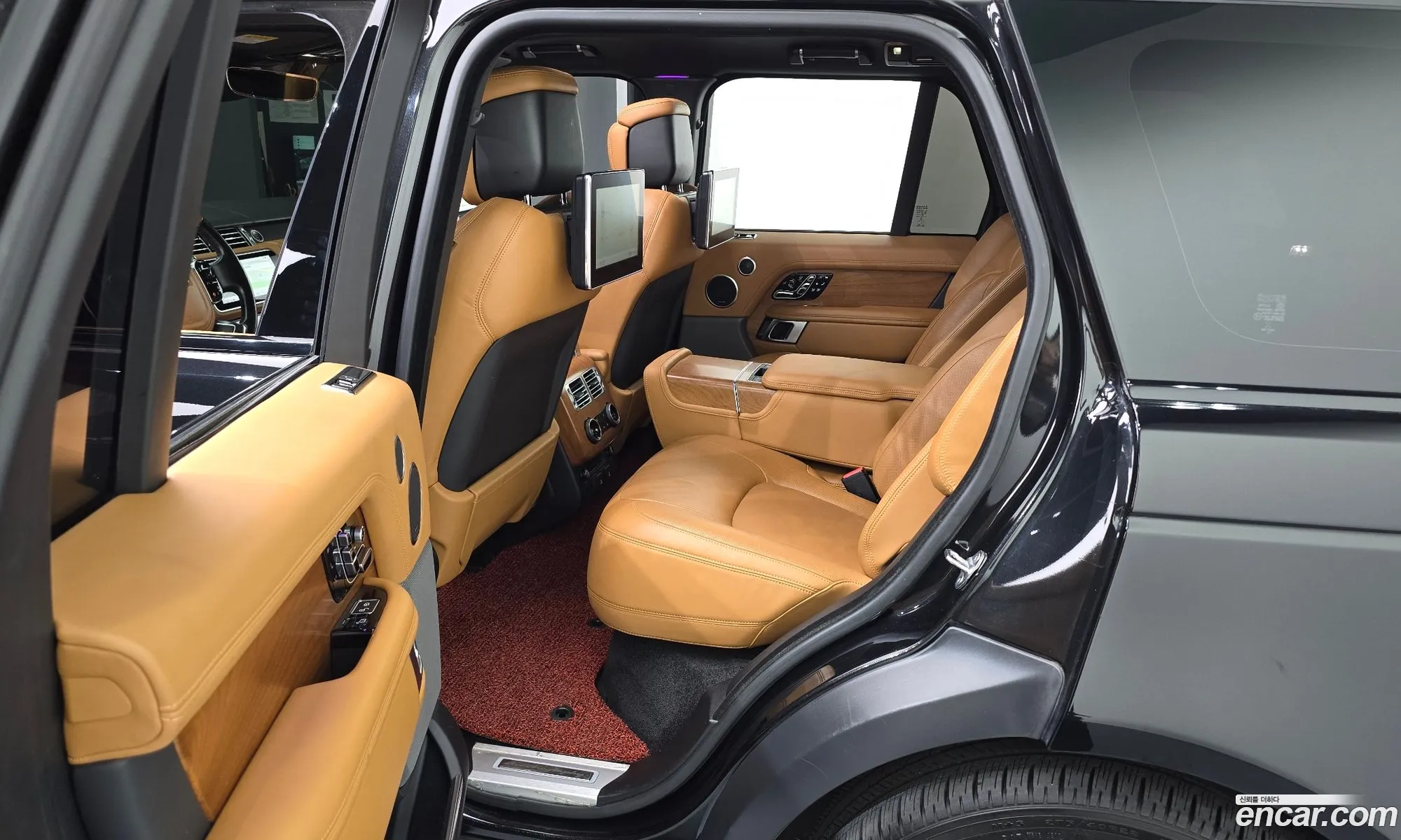 Land Rover Range Rover 2018 SALGA2BJ2JA506849 — 37