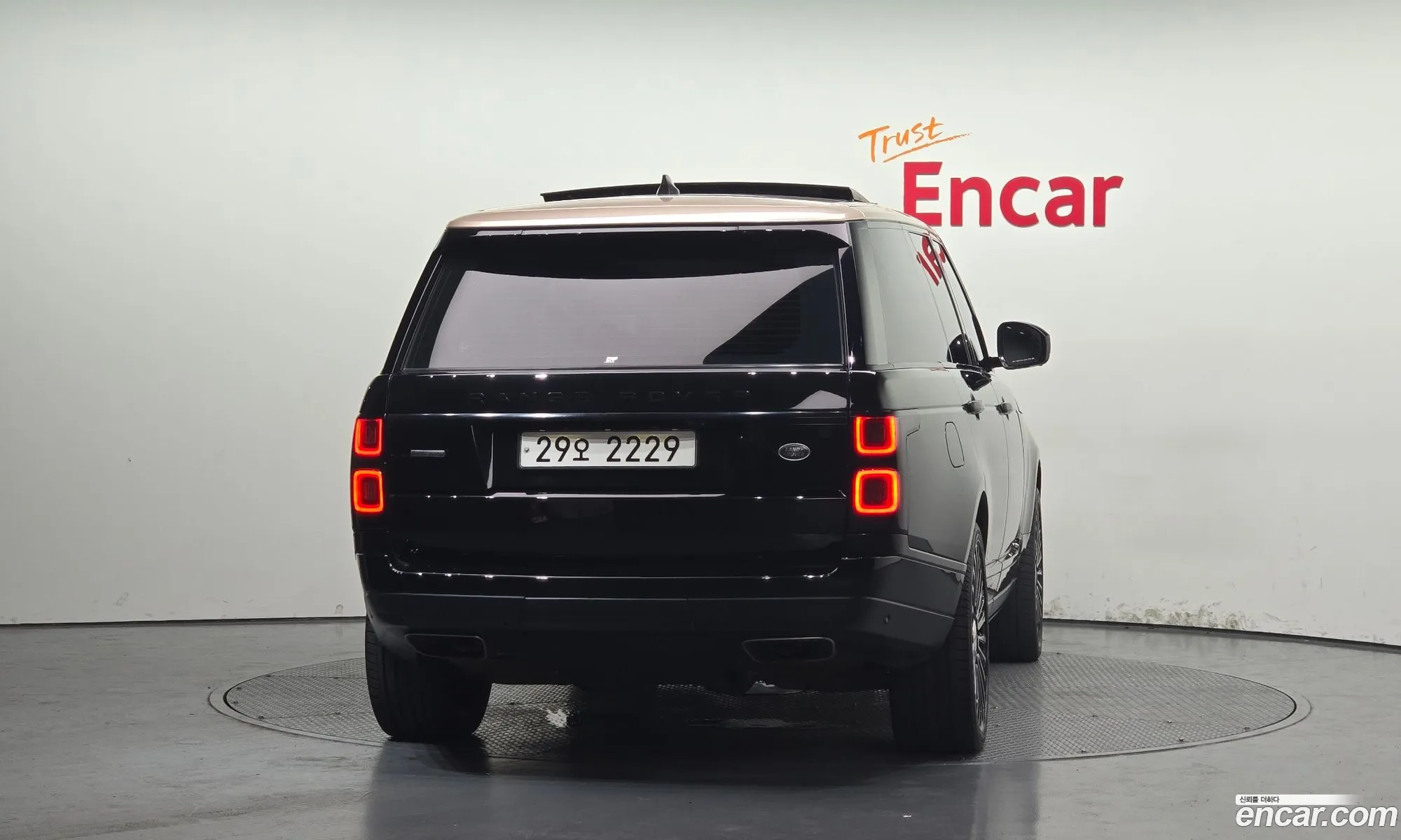 Land Rover Range Rover 2018 SALGA2BJ2JA506849 — 18