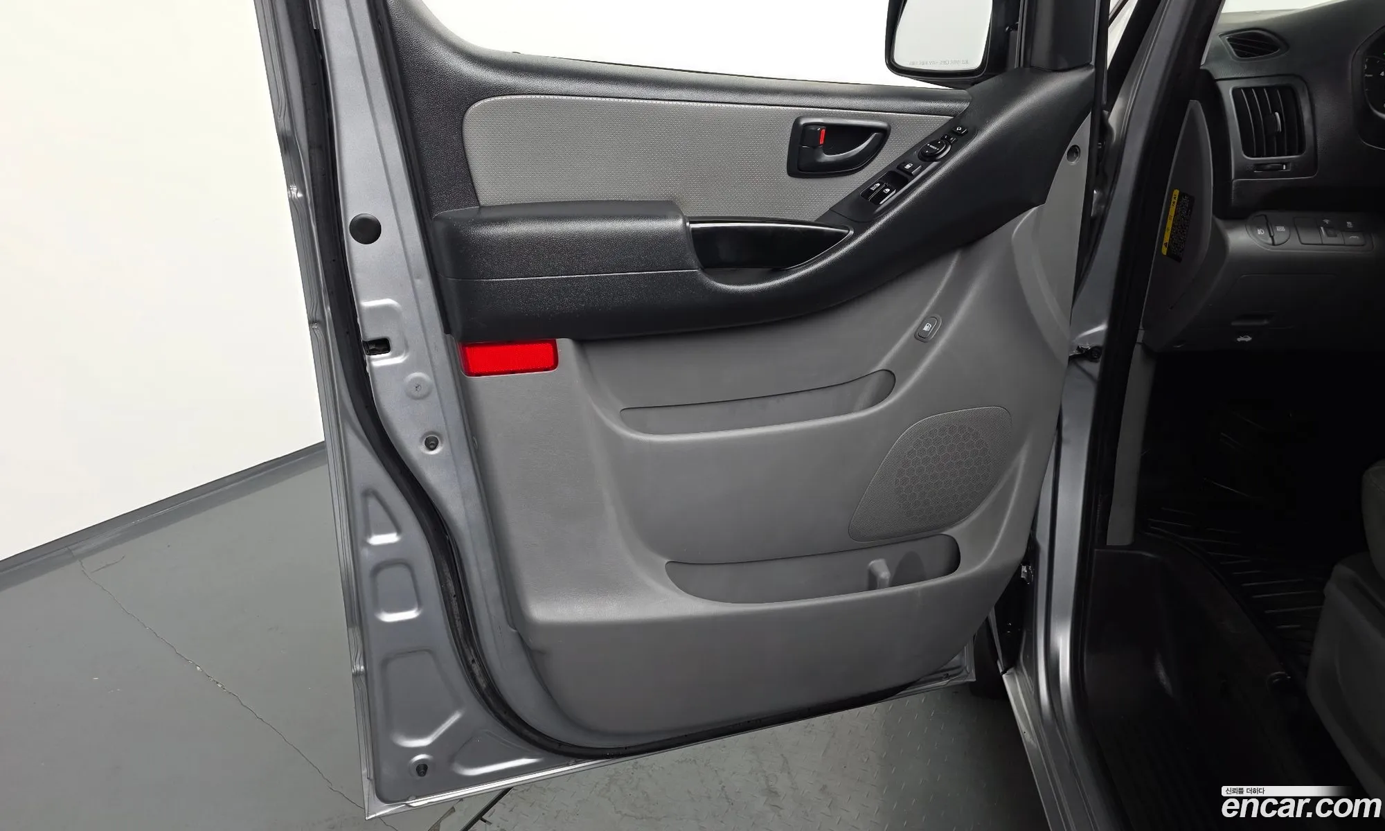 Hyundai Grand Starex 2017 — 20