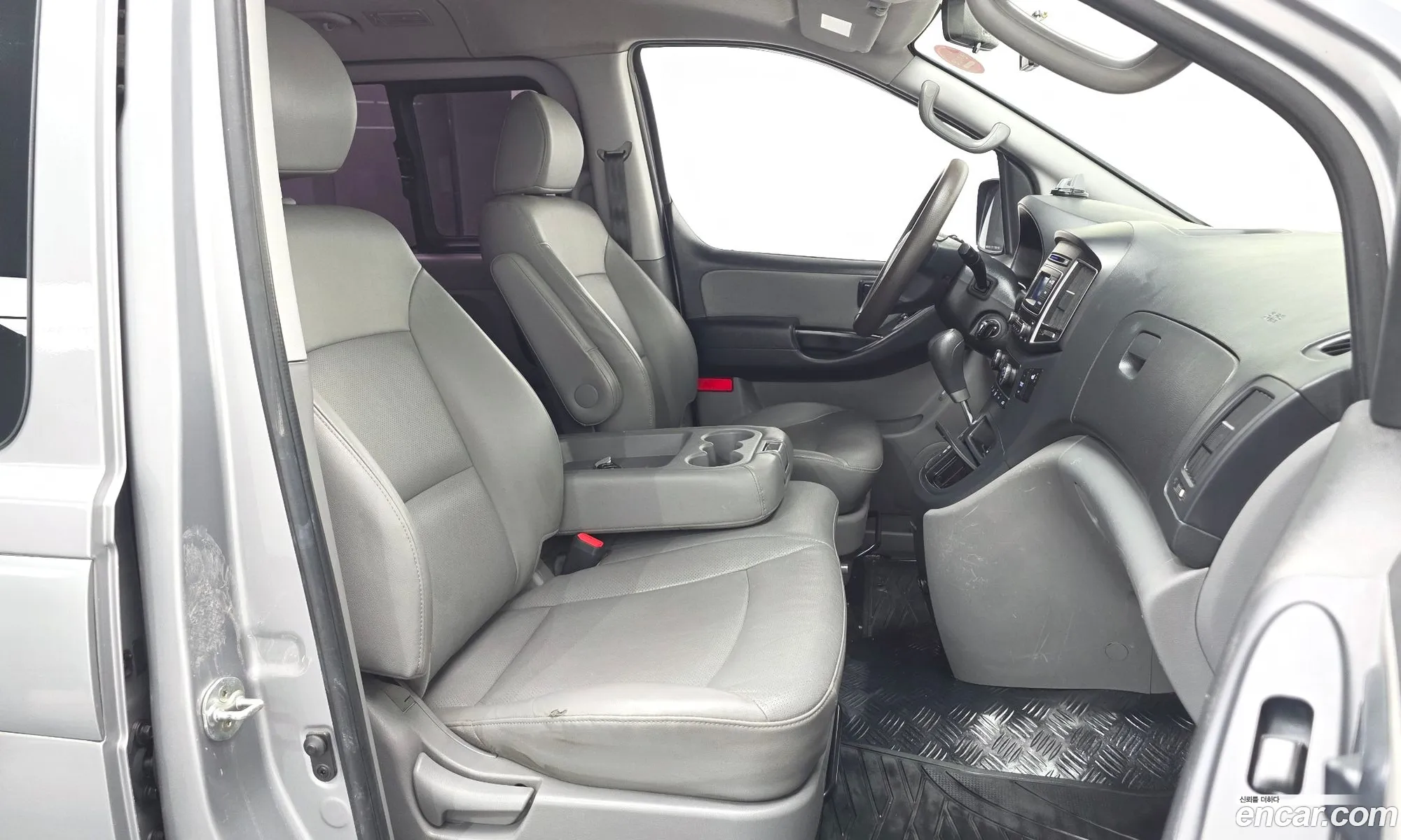 Hyundai Grand Starex 2017 — 11