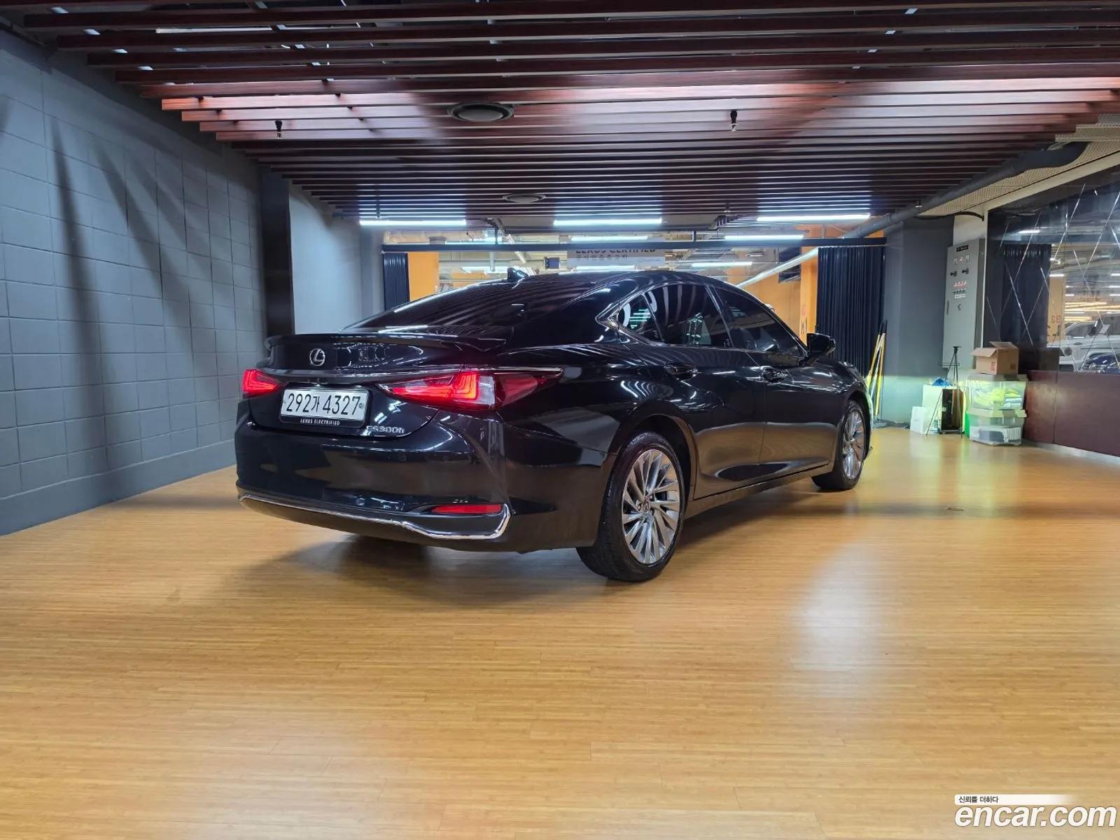 Lexus ES300h 7th Gen 2023 — 17