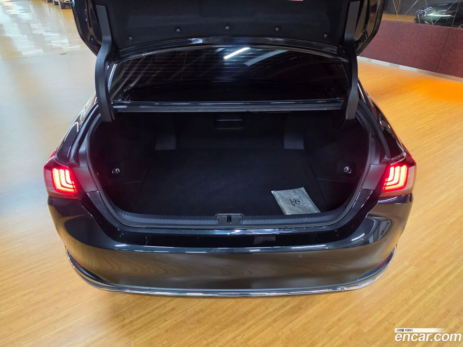 Lexus ES300h 7th Gen 2023 — 9