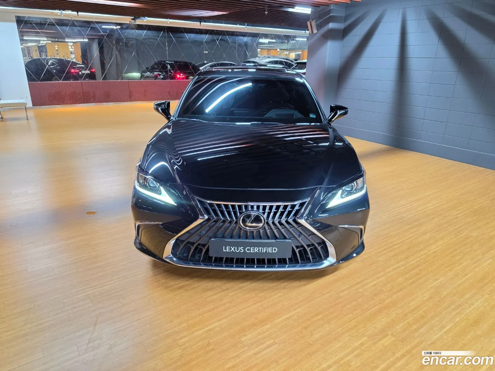 Lexus ES300h 7th Gen 2023 — 7