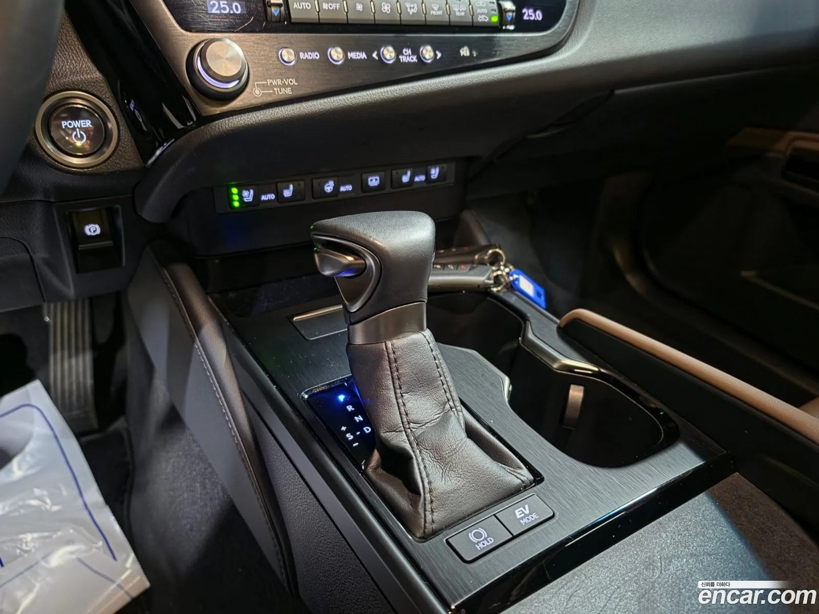 Lexus ES300h 7th Gen 2023 — 8
