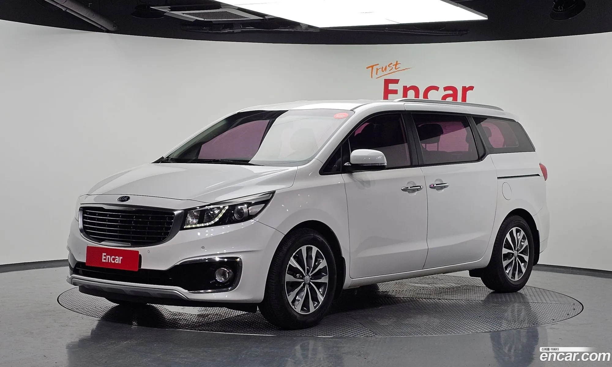 Kia Carnival 2017 — 18