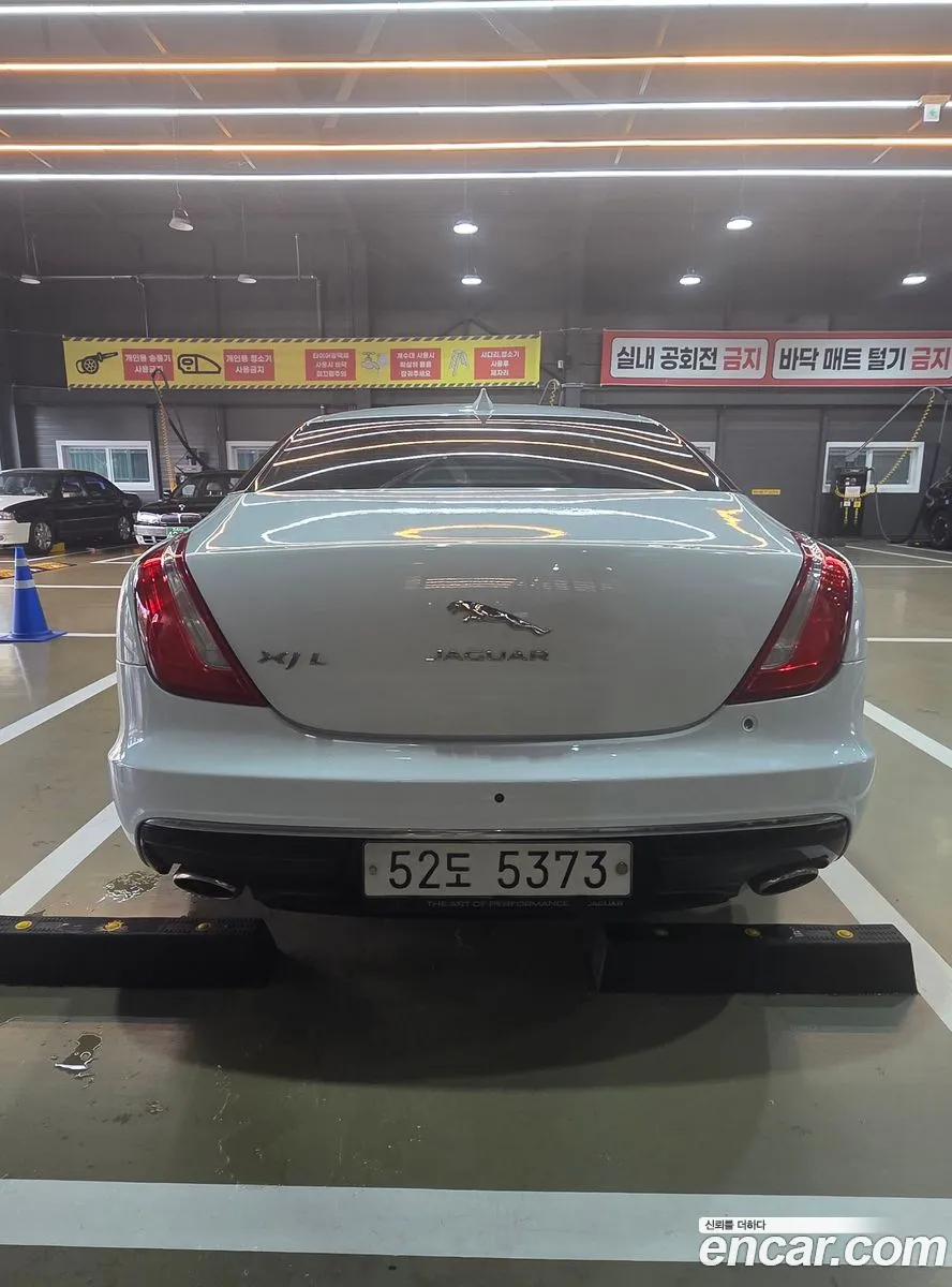 Jaguar XJ 2017 — 8