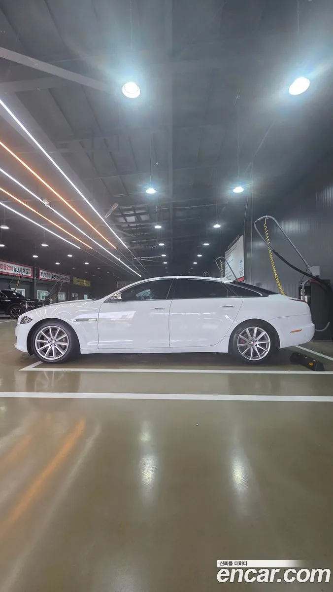 Jaguar XJ 2017 — 11
