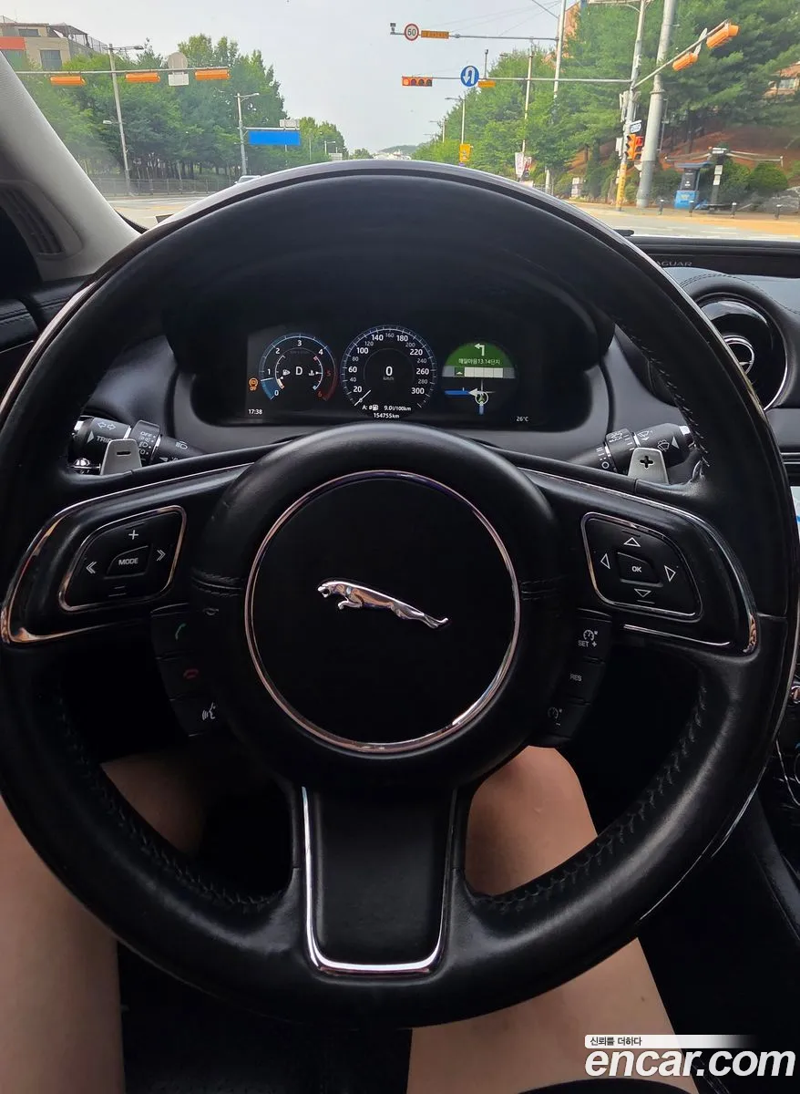 Jaguar XJ 2017 — 13