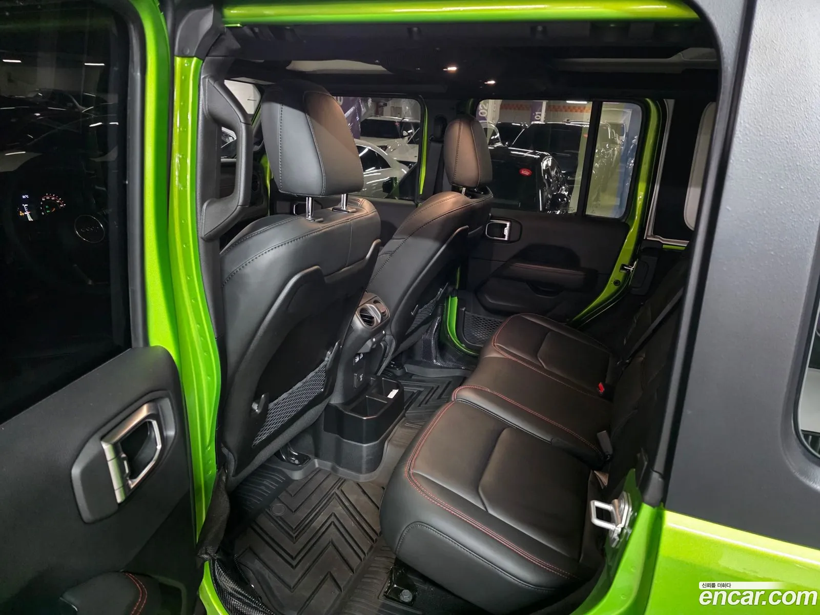 Jeep Wrangler 2025 — 4