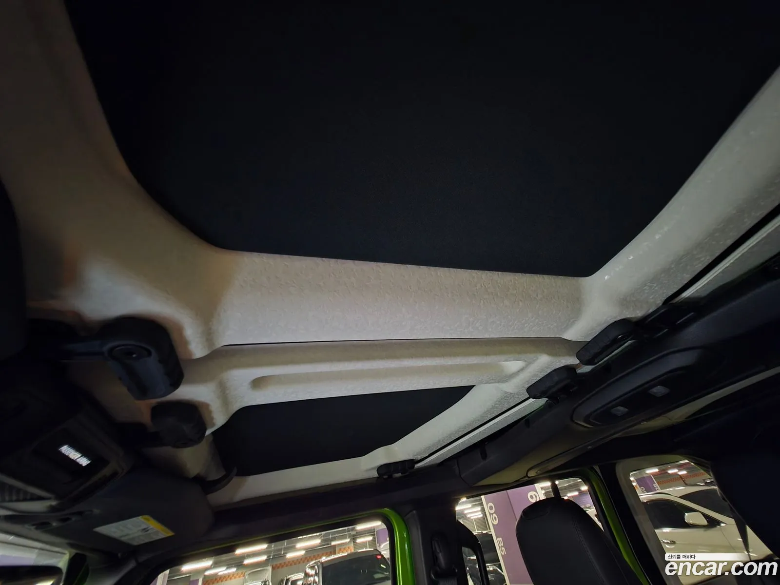 Jeep Wrangler 2025 — 19