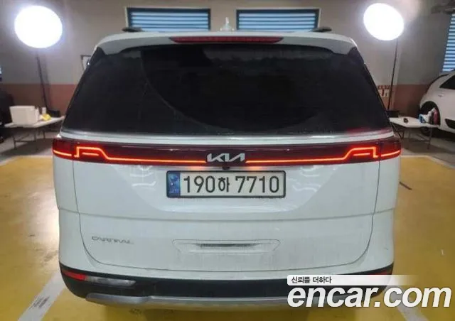 Kia Carnival 2023 — 2