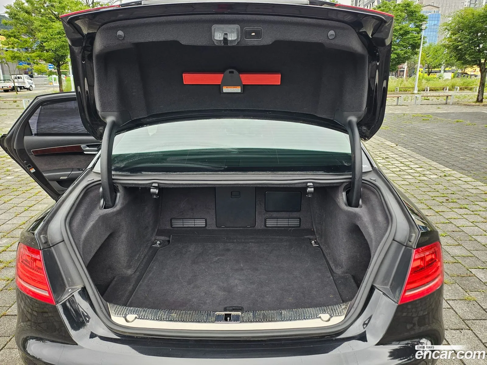 Audi A8 2012 — 12