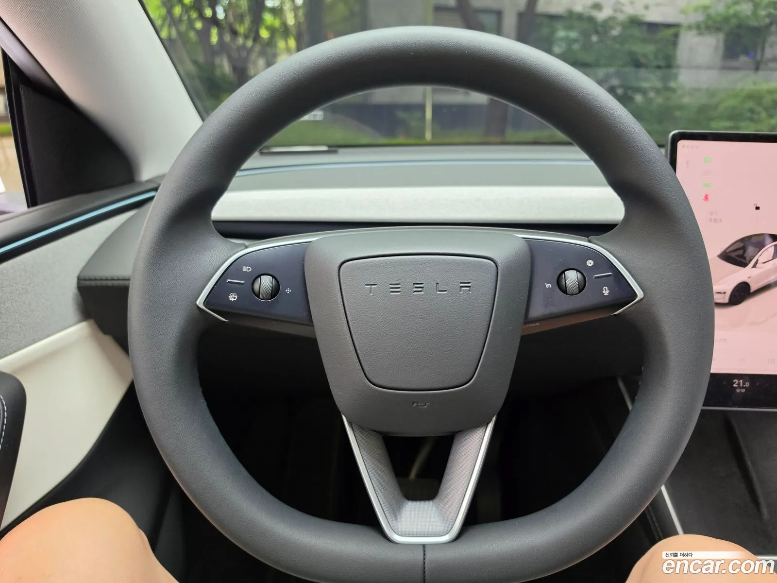 Tesla Model Y 2025 — 11