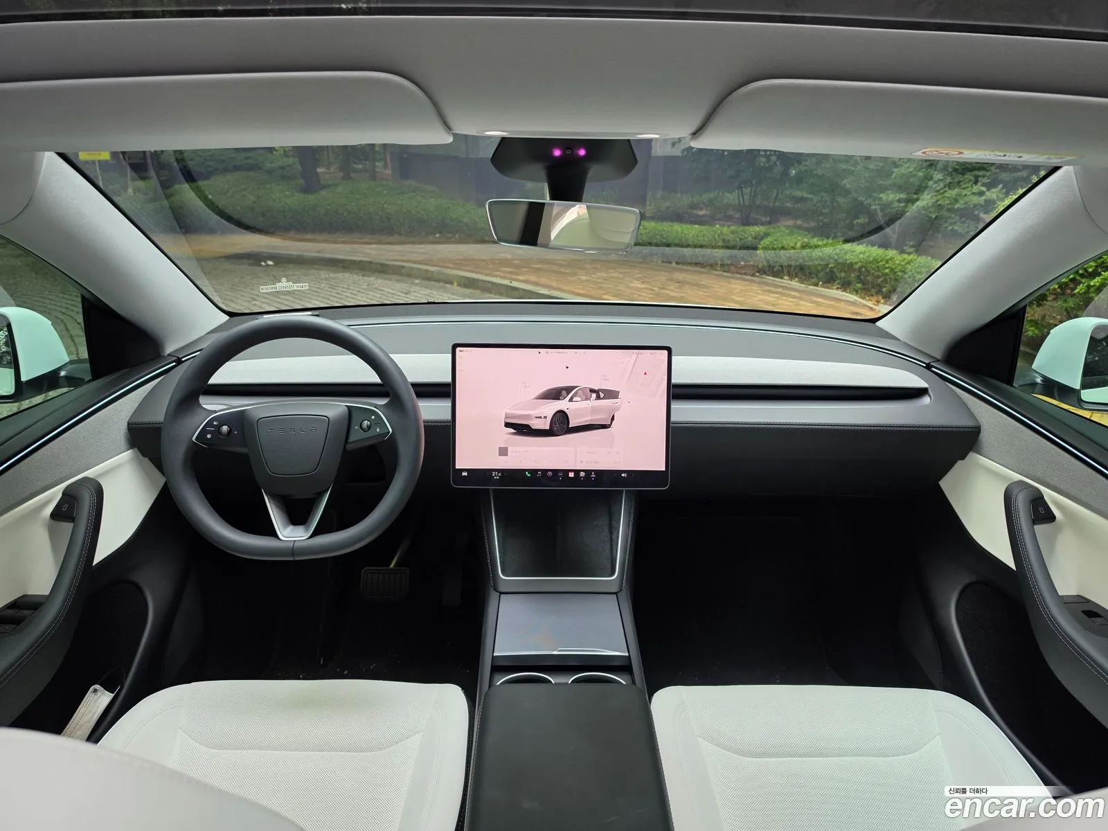 Tesla Model Y 2025 — 12