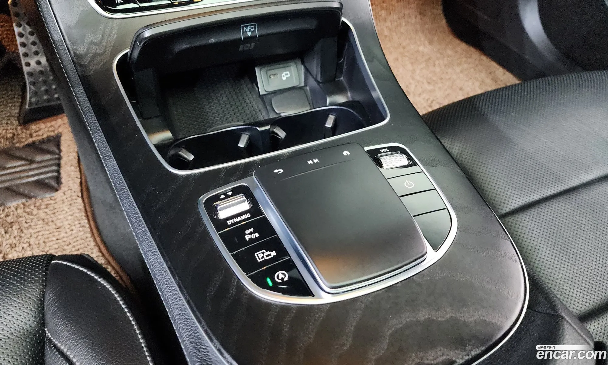Mercedes-Benz E-Class W213 2022 — 32
