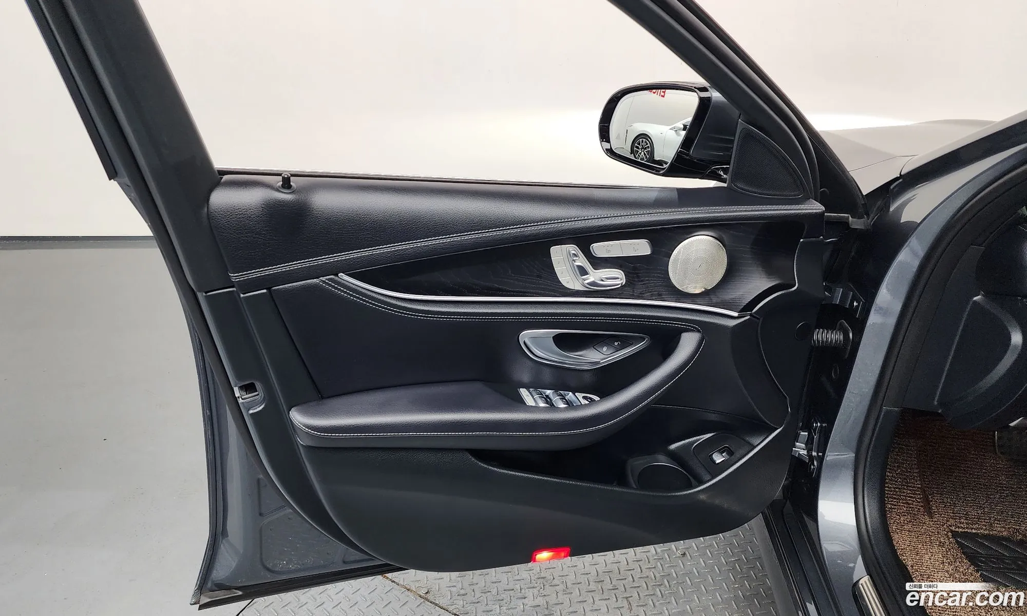 Mercedes-Benz E-Class W213 2022 — 31