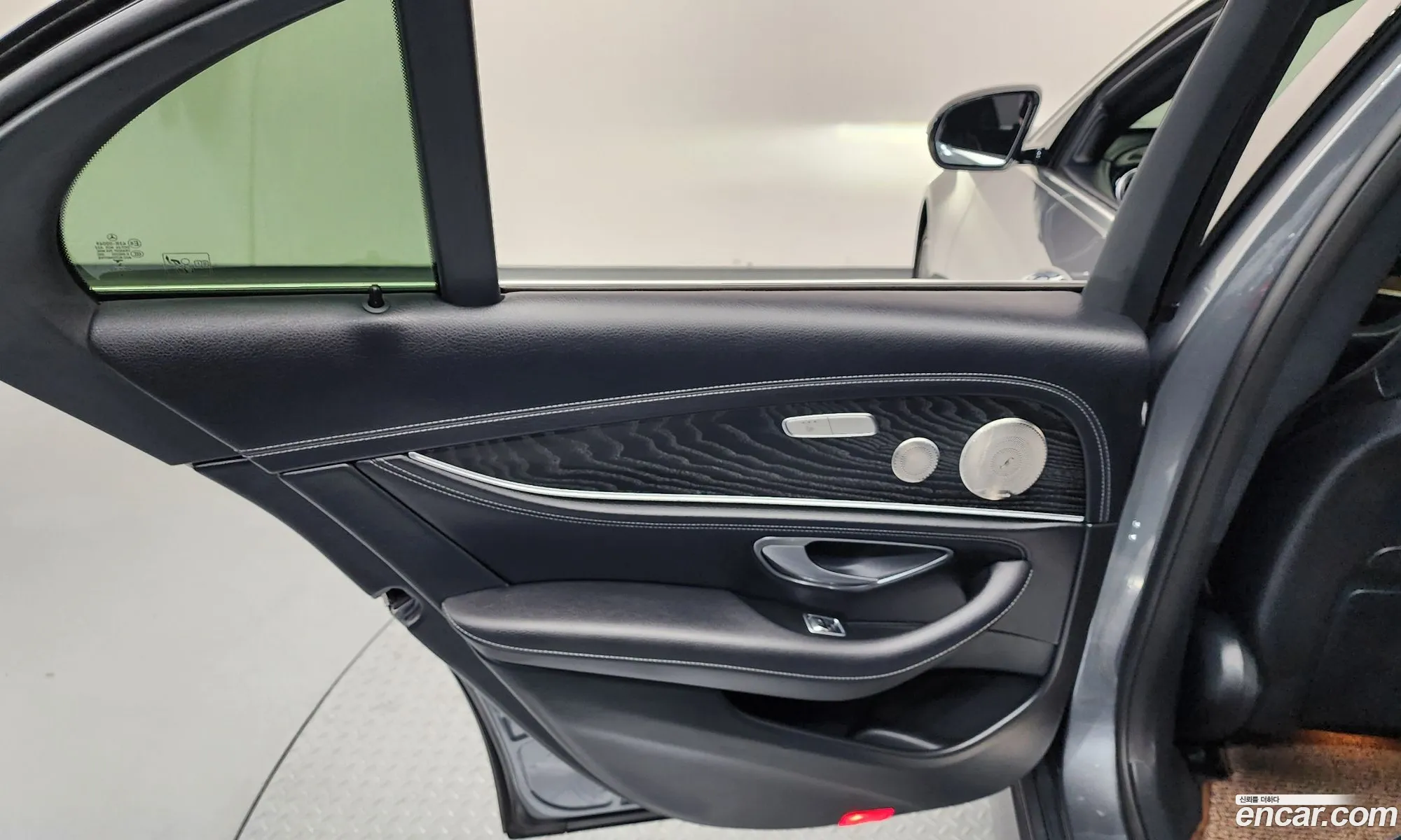 Mercedes-Benz E-Class W213 2022 — 12