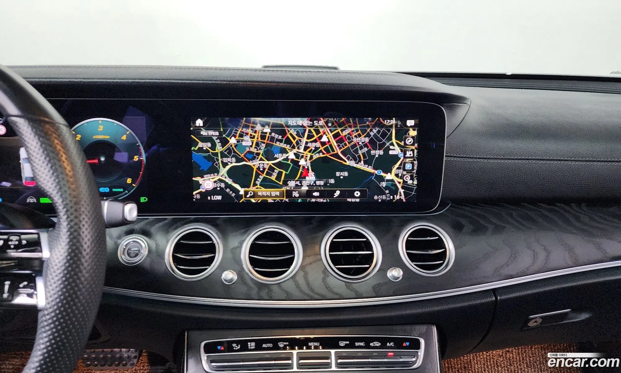 Mercedes-Benz E-Class W213 2022 — 33