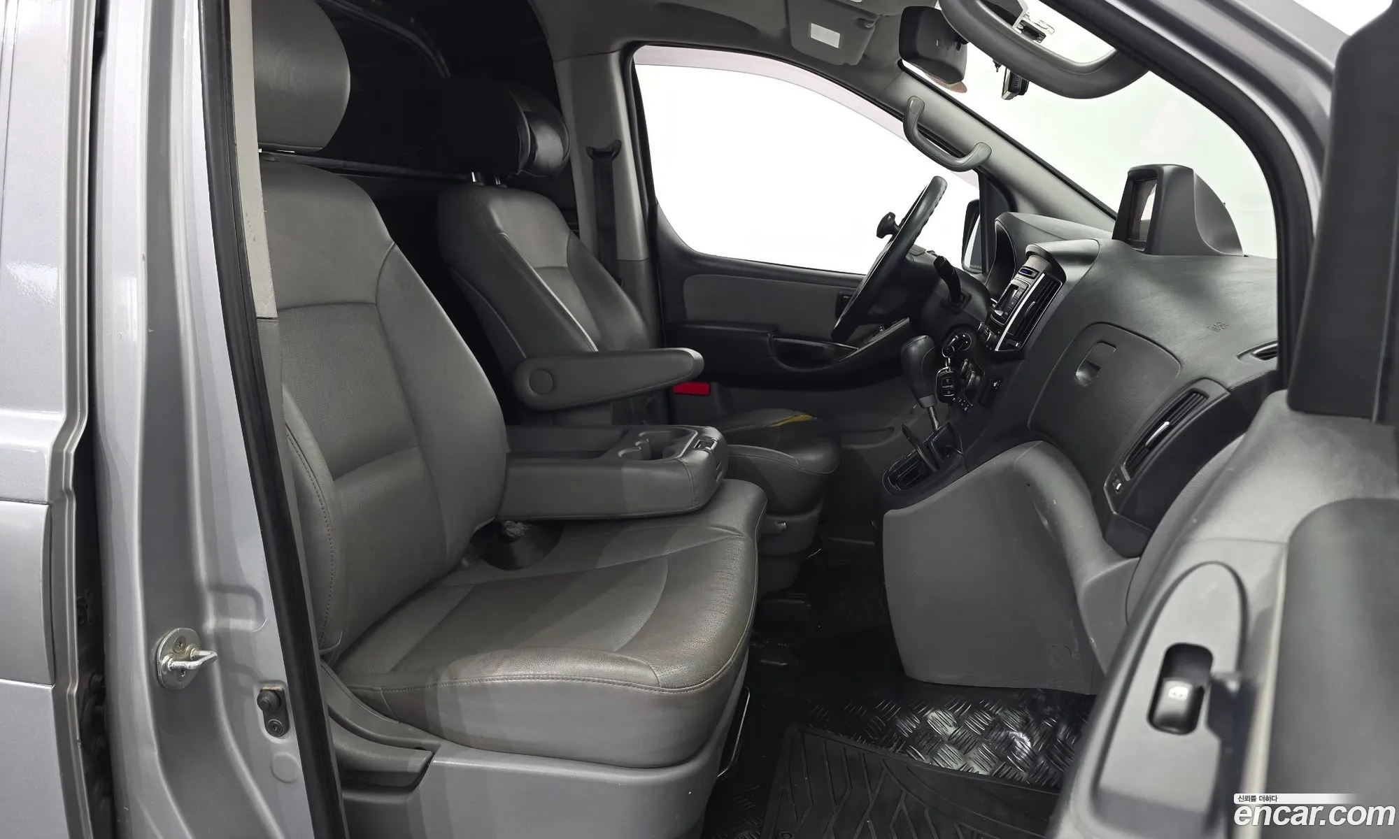 Hyundai Grand Starex 2016 — 23