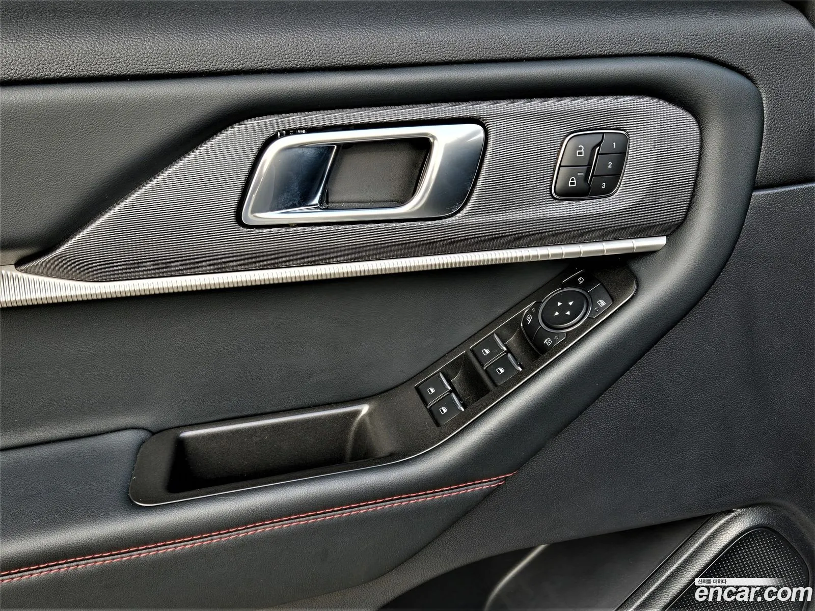 Ford Explorer 6th Gen 2025 — 5