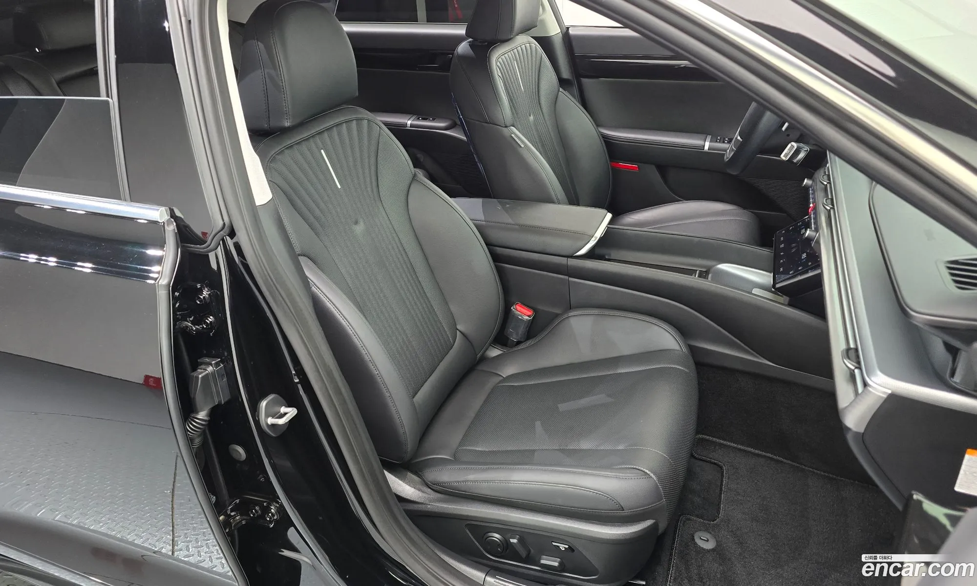 Hyundai Grandeur Hybrid 2024 — 10
