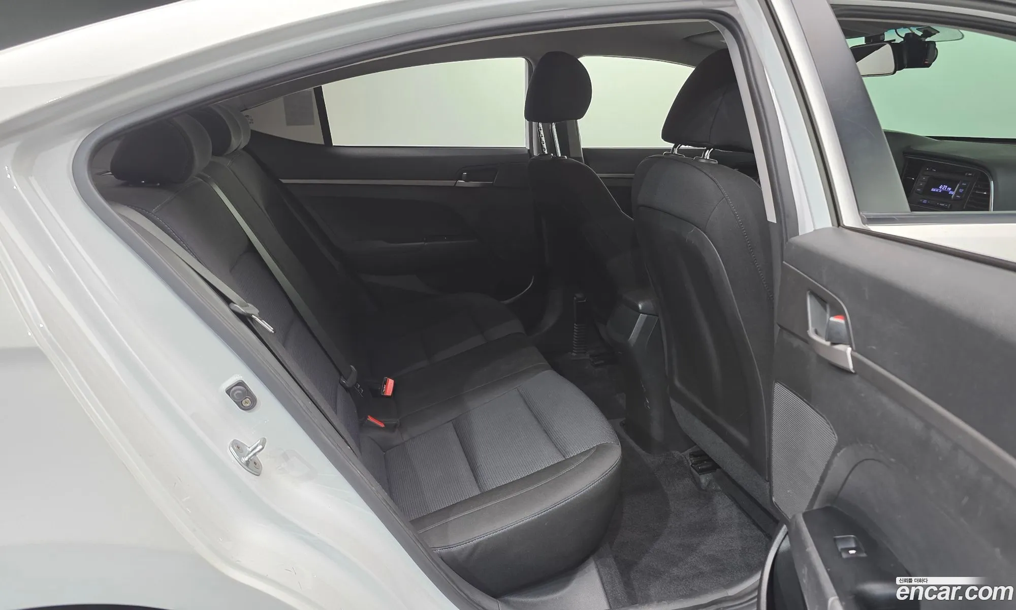 Hyundai Elantra AD 2016 — 14