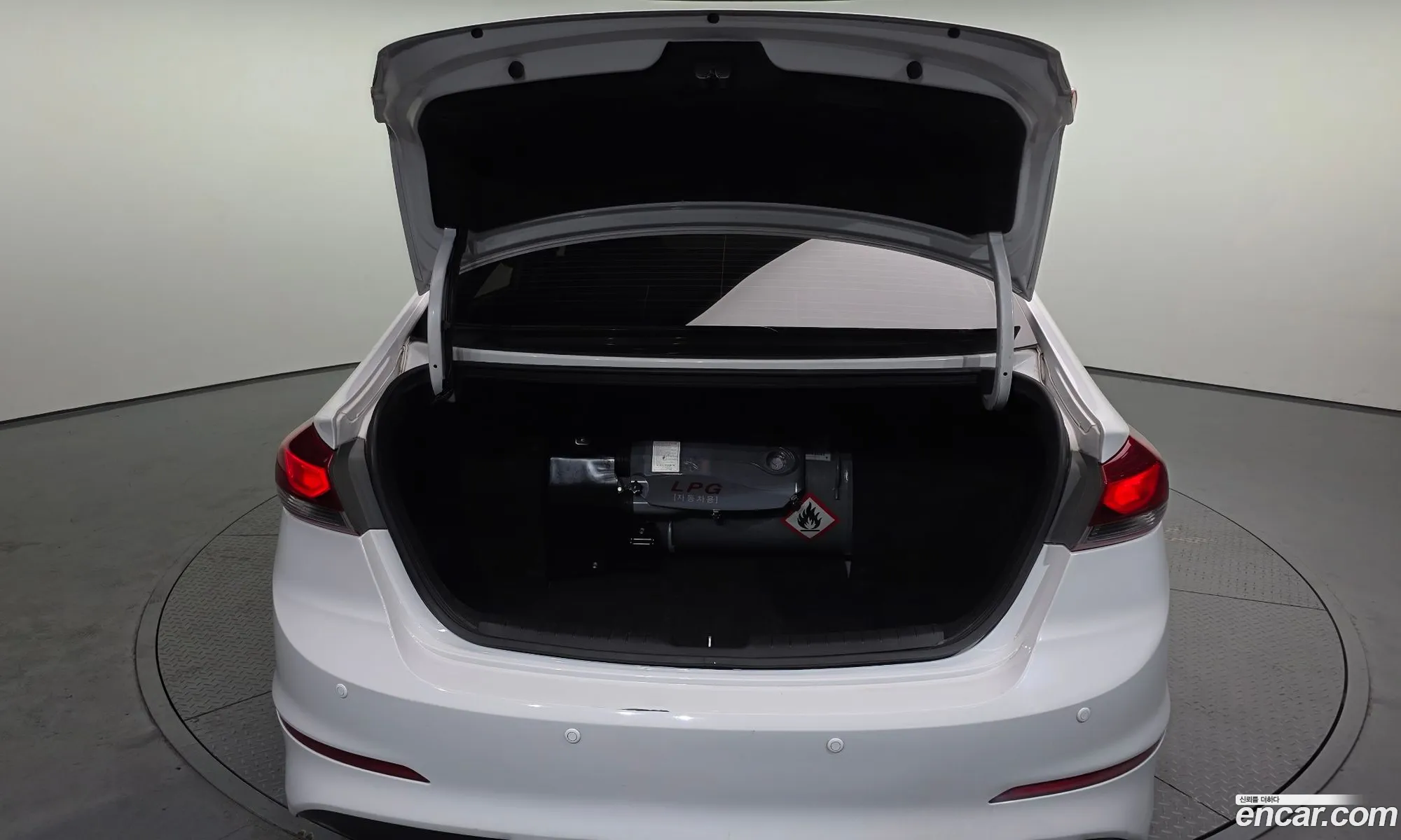 Hyundai Elantra AD 2016 — 5