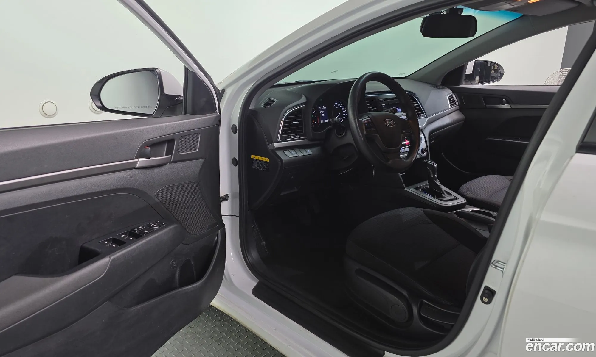 Hyundai Elantra AD 2016 — 10