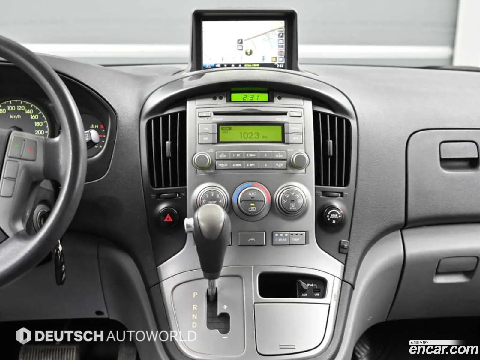 Hyundai Grand Starex 2011 — 15