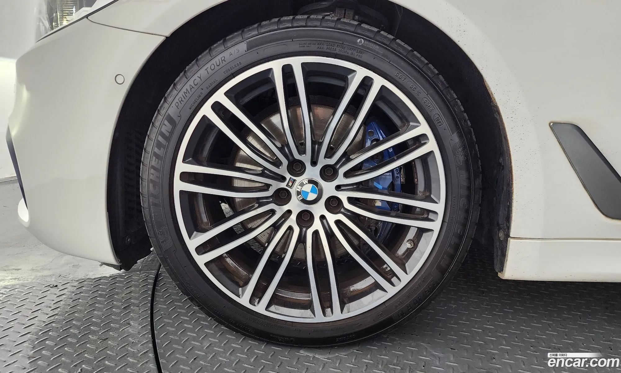 BMW 5 Series 2019 — 28
