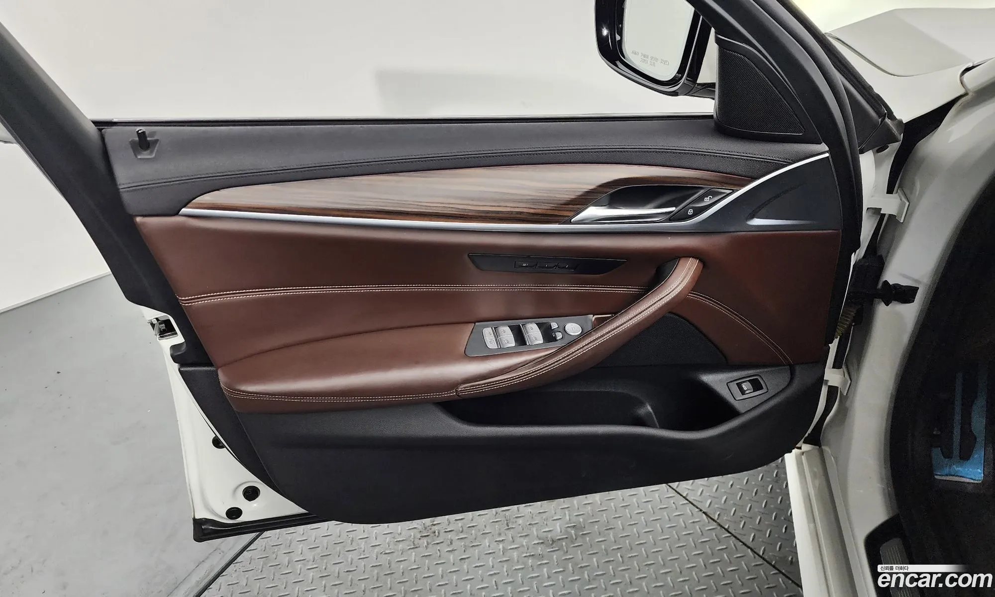 BMW 5 Series 2019 — 34