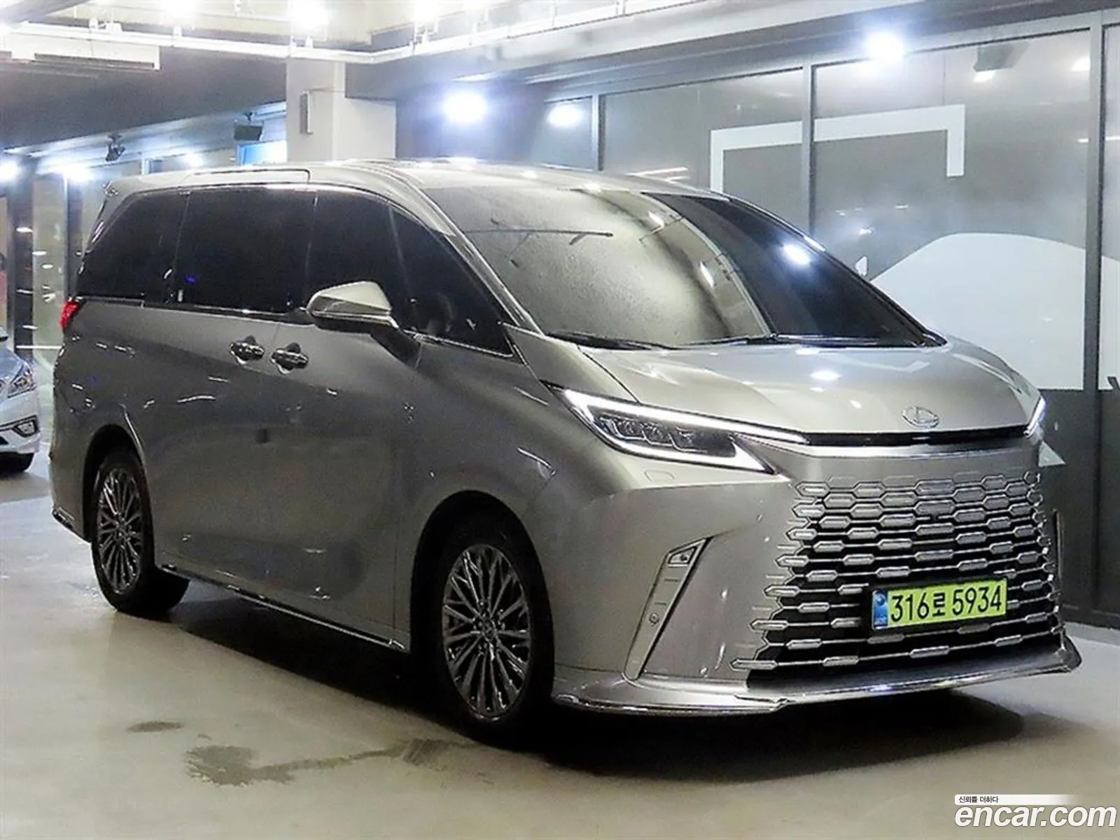 Lexus LM 2025 — 19