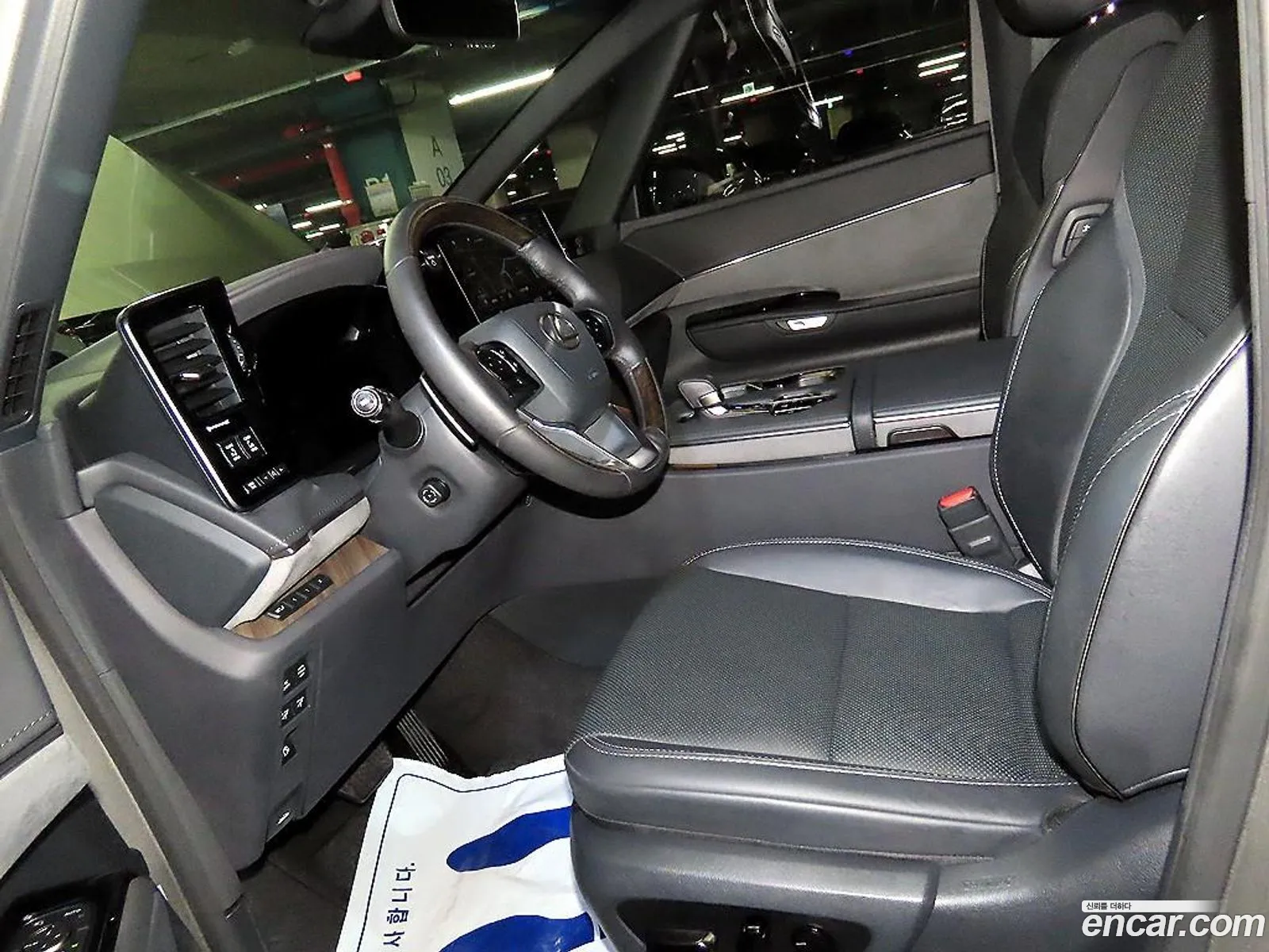 Lexus LM 2025 — 10