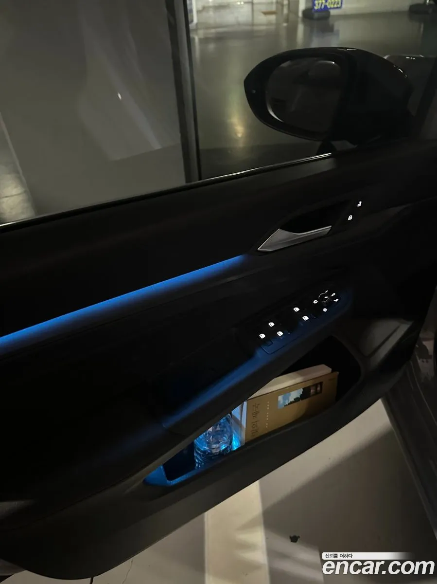 Volkswagen Golf 8th Gen 2022 — 10