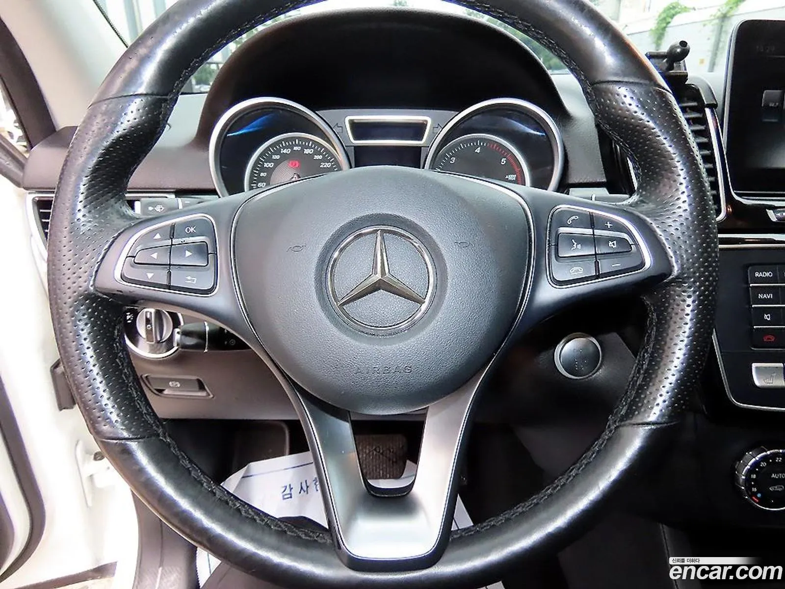 Mercedes-Benz GLE-Class W166 2017 — 12