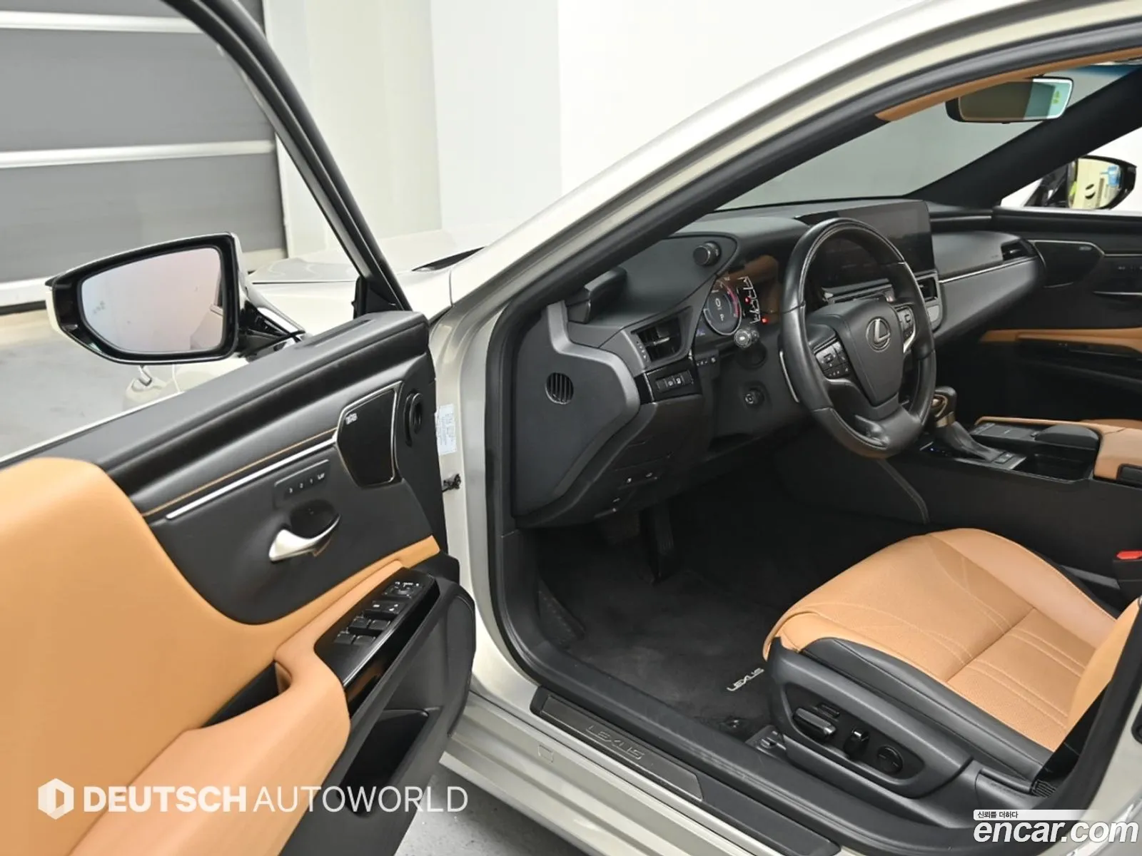 Lexus ES300h 7th Gen 2021 — 3