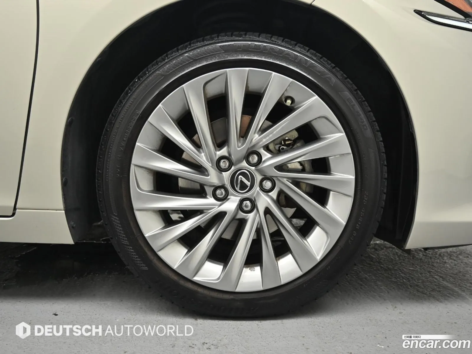 Lexus ES300h 7th Gen 2021 — 12
