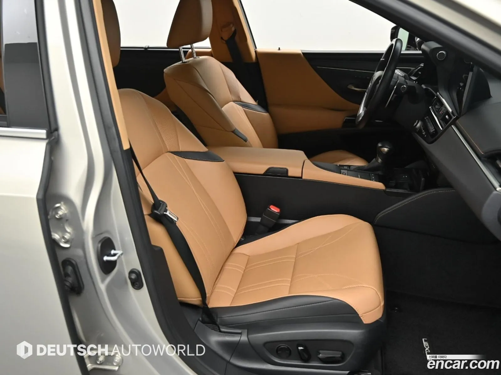 Lexus ES300h 7th Gen 2021 — 16