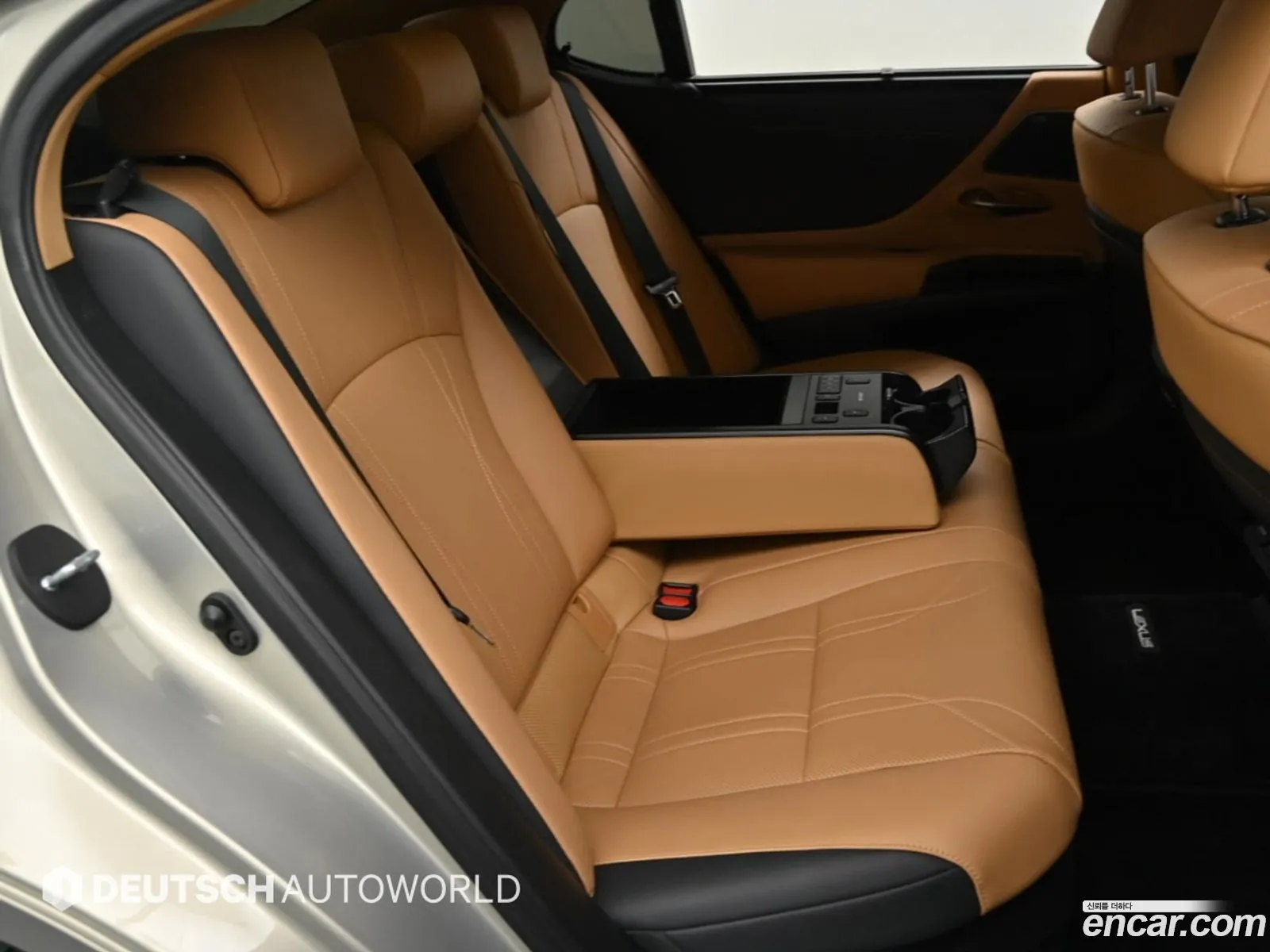 Lexus ES300h 7th Gen 2021 — 4