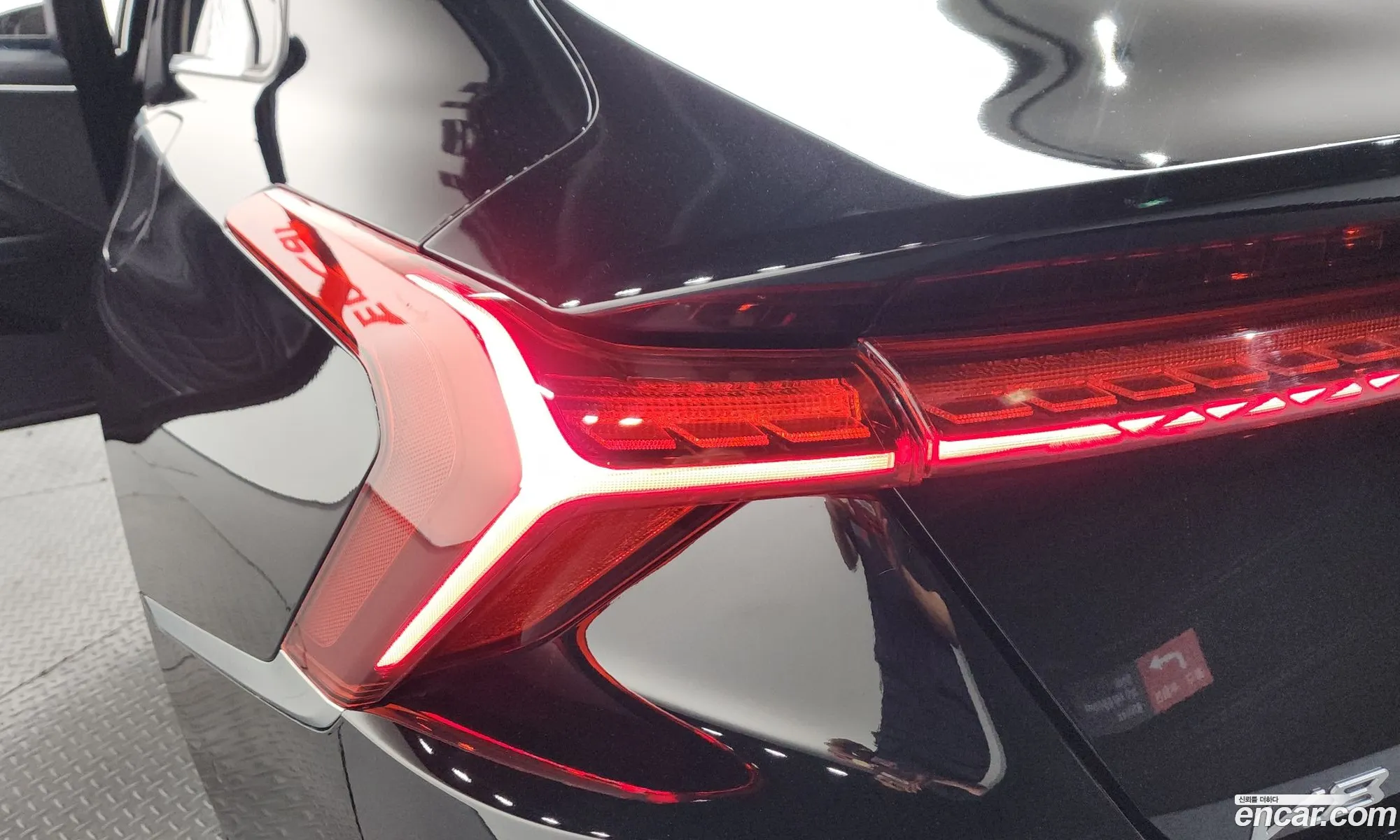 Kia K8 Hybrid 2022 — 25
