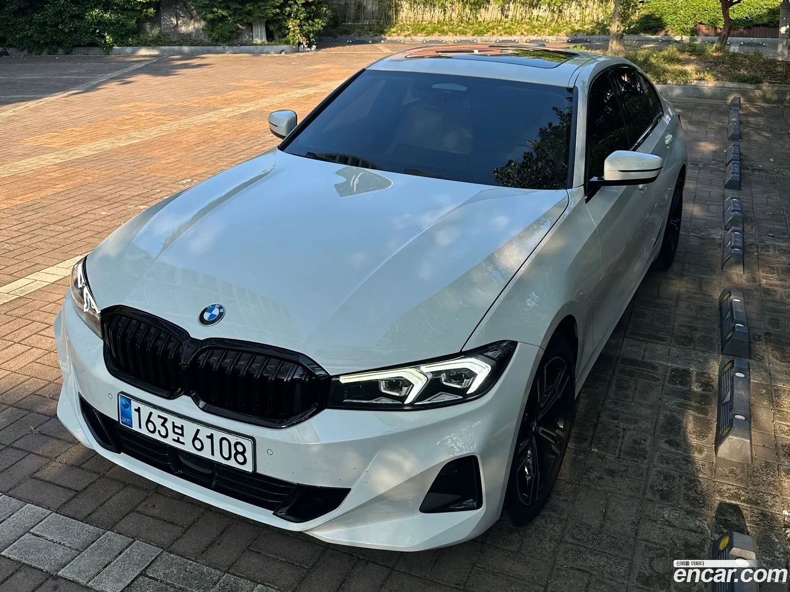 BMW 3 Series 2023 — 3
