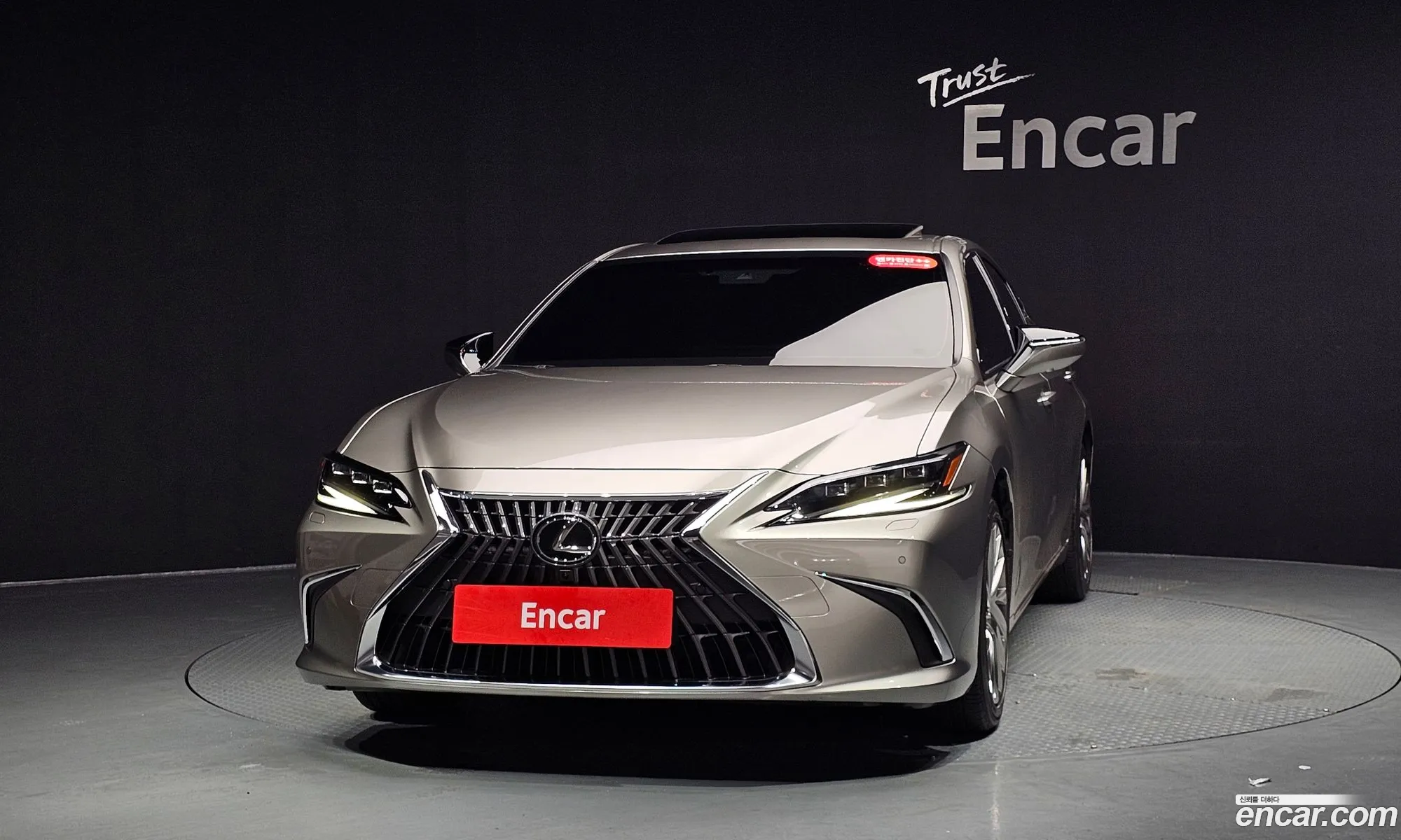 Lexus ES300h 7th Gen 2024 — 3