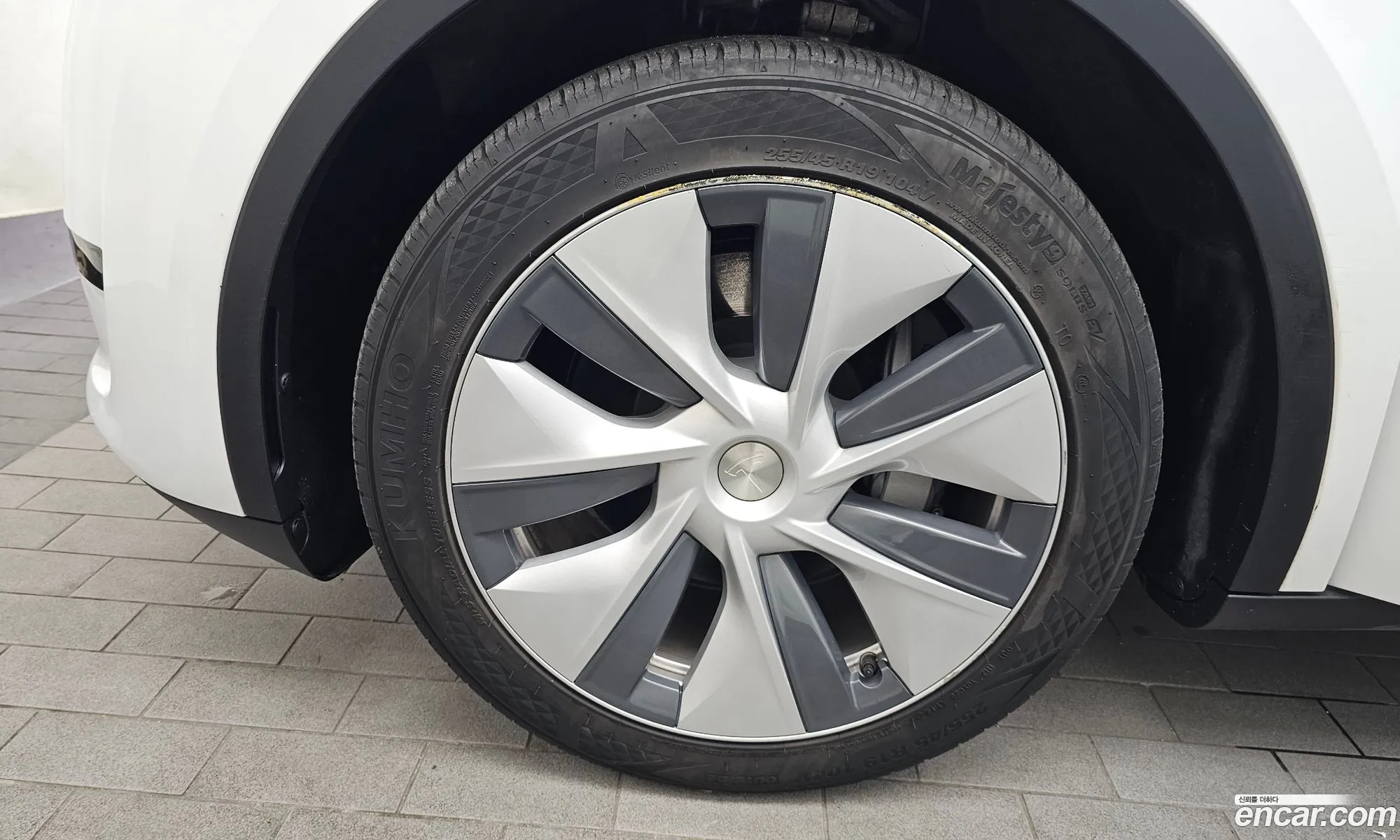 Tesla Model Y 2023 — 4