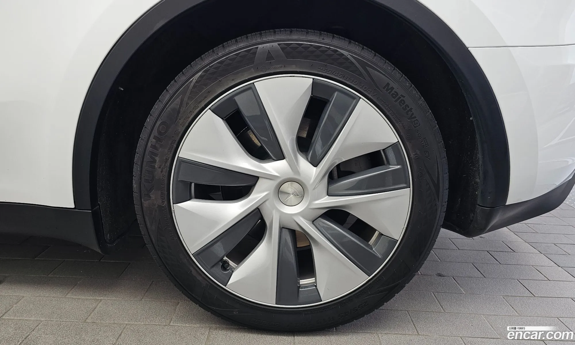 Tesla Model Y 2023 — 8