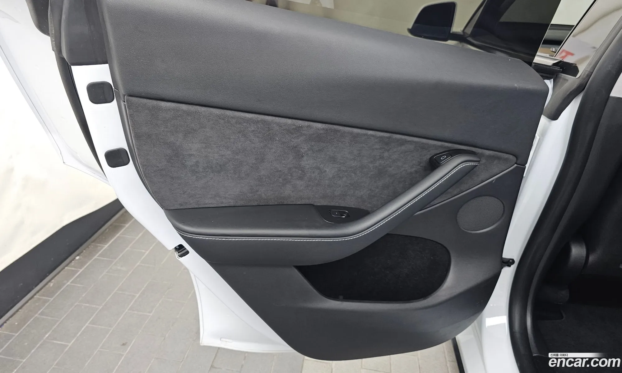Tesla Model Y 2023 — 30