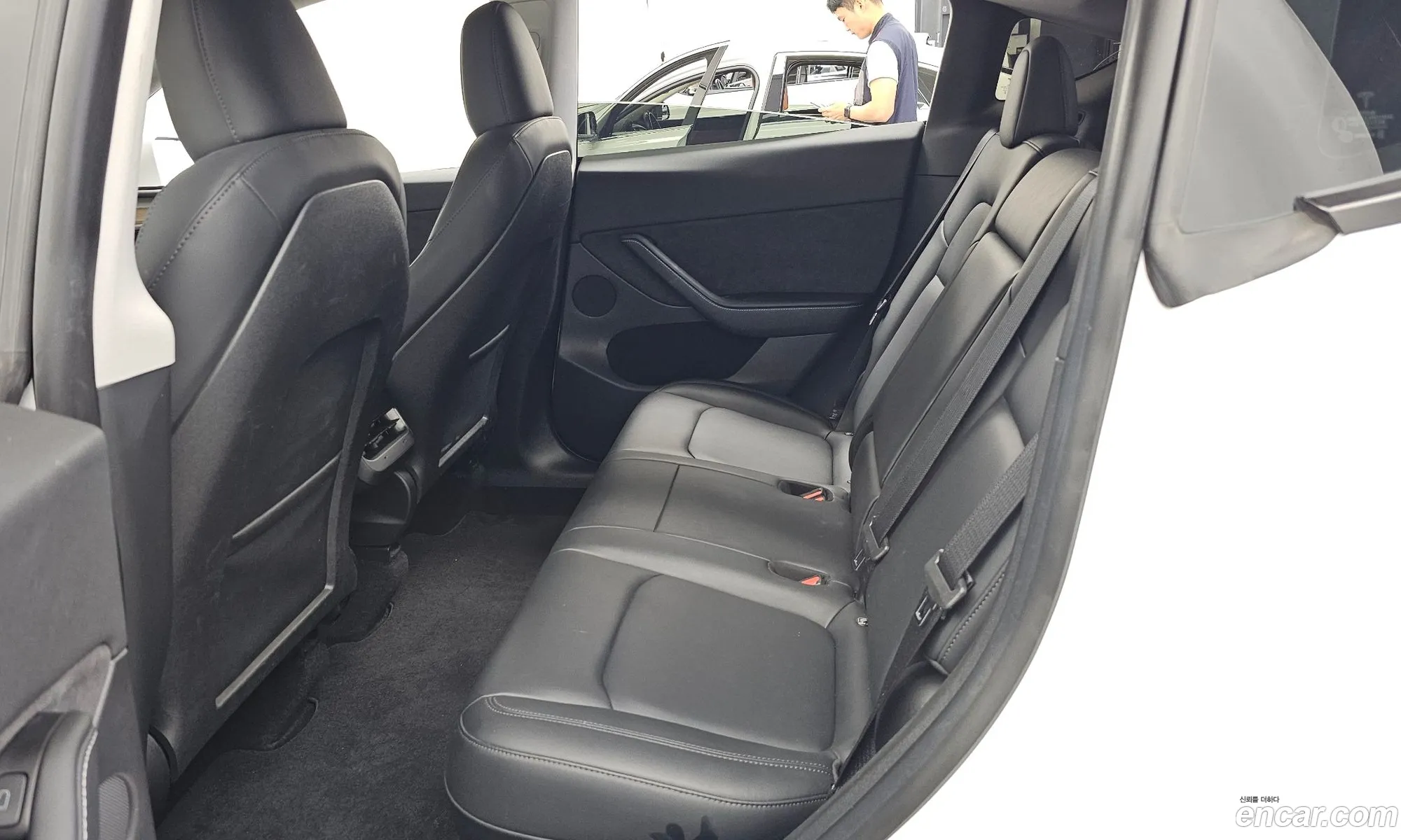 Tesla Model Y 2023 — 25